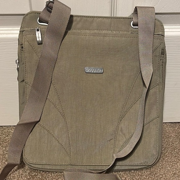 Baggallini Tan Crossbody Bag - Picture 1 of 3